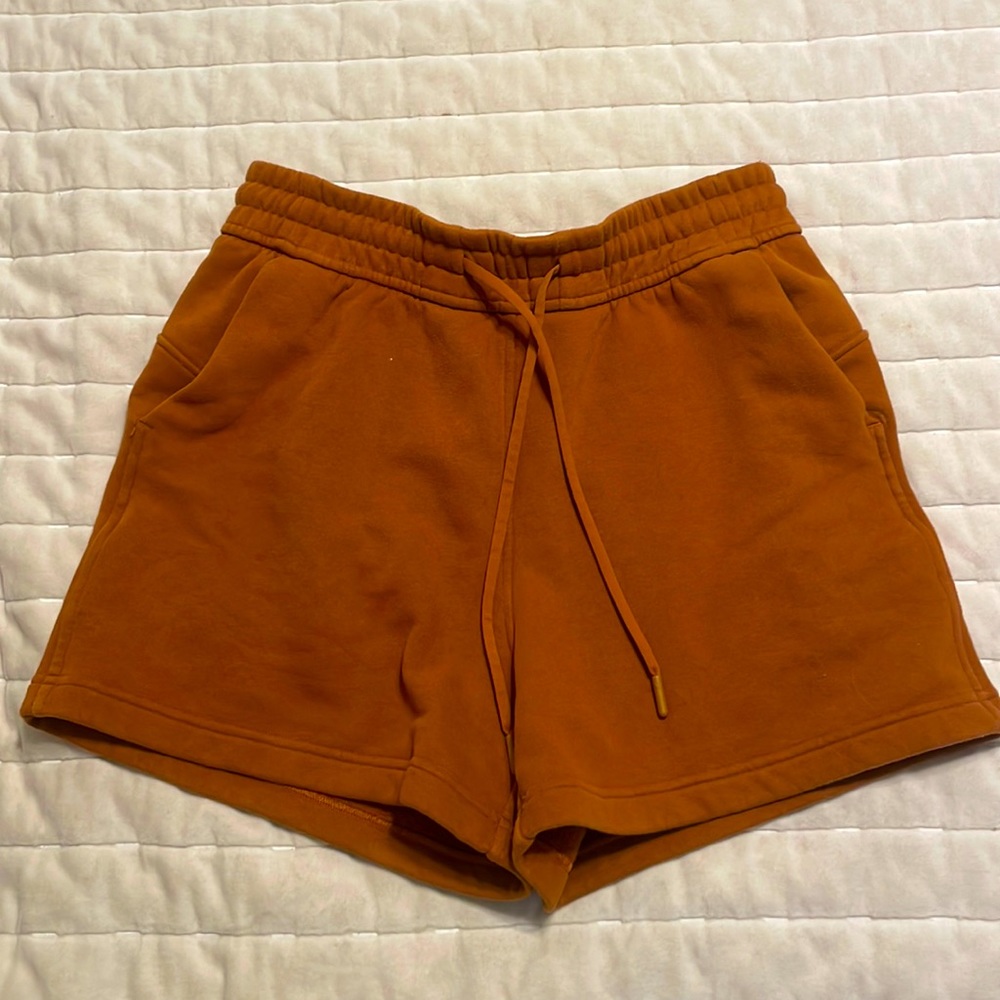 Lululemon camel color shorts
